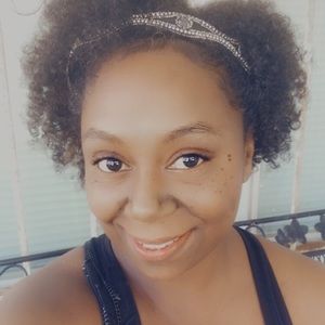 Meet your Posher, Kenisha